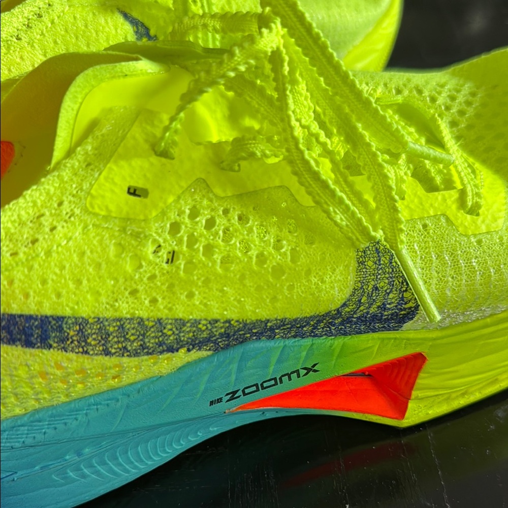 Nike Women’s ZoomX sneakers - size 9 (almost new) - Picture 4 of 7